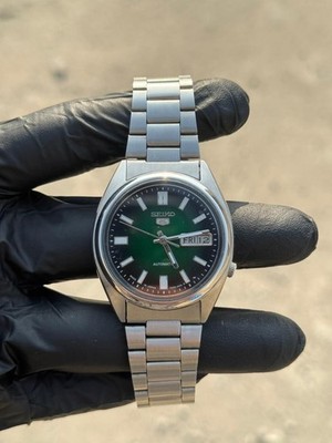 Vintage Seiko 5 Automatic 7009 Movement Day/Date in Execellent Condition