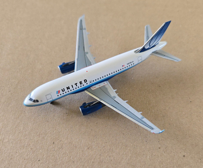 1:400 Airbus A319-100 United Airlines N818UA Blue Tulip