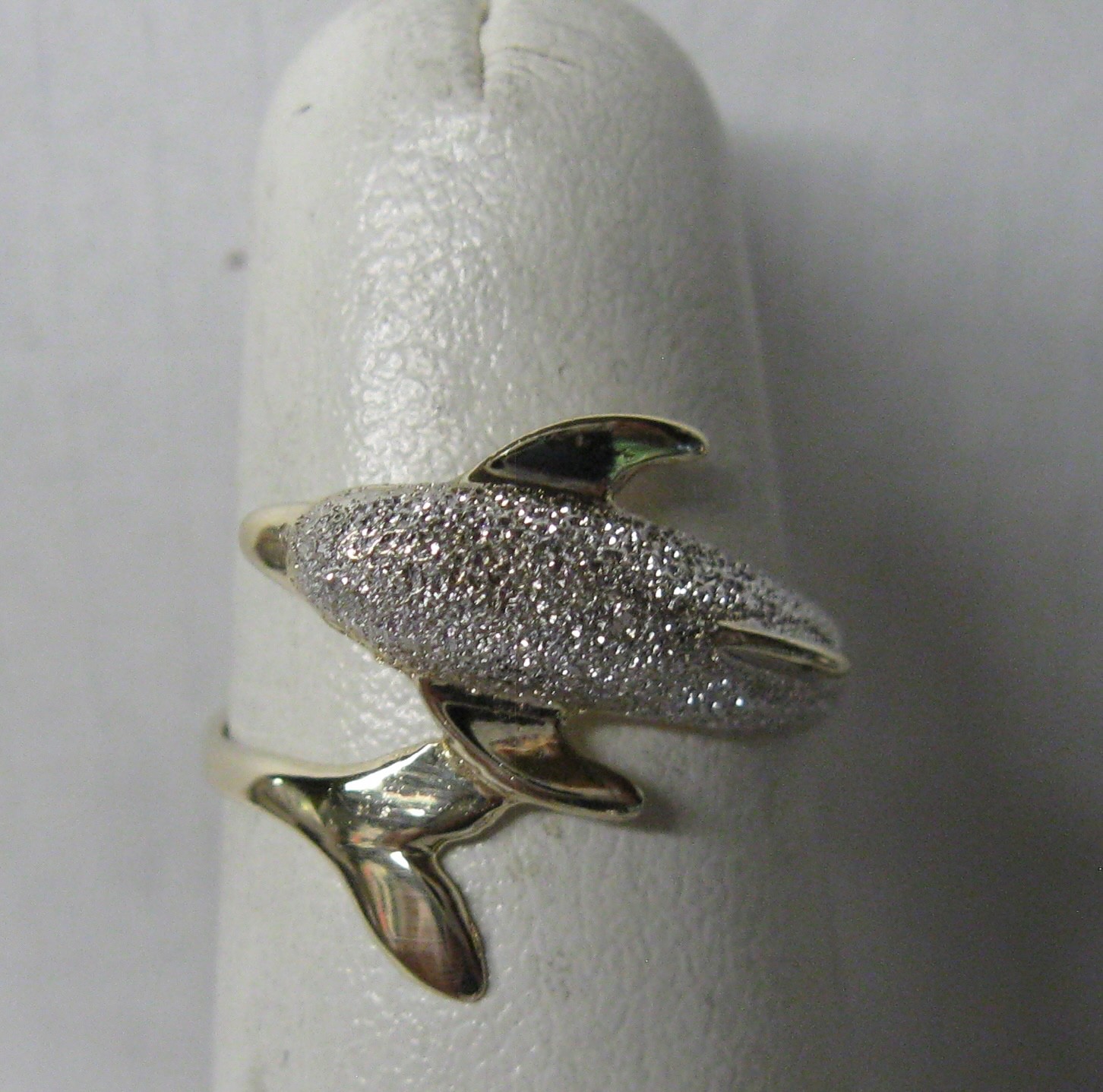 14K SOLID GOLD DOLPHIN RING WITH SPARKLY LASER FI… - image 2