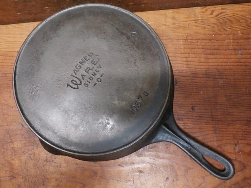Antique "WAGNER WARE" 1057 B 8" Cast Iron Fry Pan RARE & UNIQUE DESIGN
