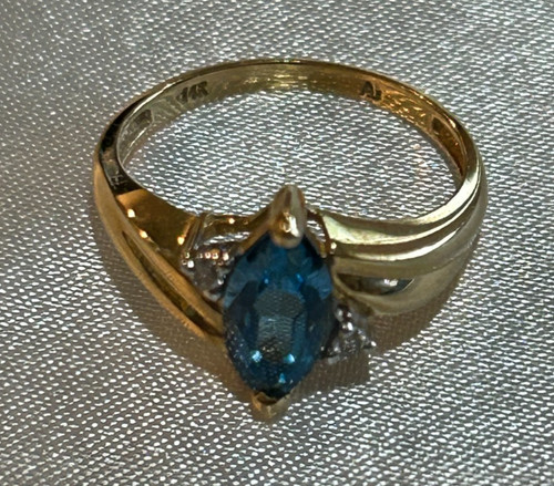 VINTAGE LADIES 14K GOLD TOPAZ & DIAMONDS RING APROXX 6 1/2  BEAUTIFUL  2.6 GRAMS