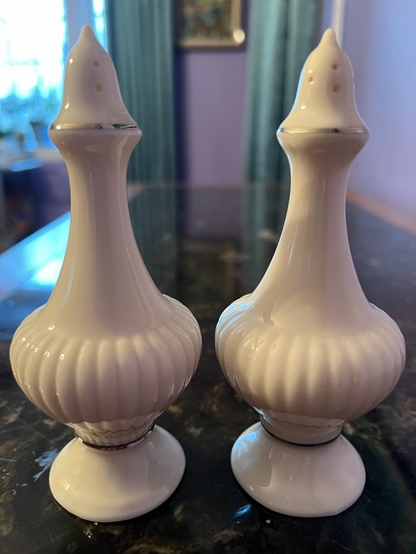 Lenox Essex Salt & Pepper Shakers Set Ivory Ribbed Porcelain Silver Trim VTG