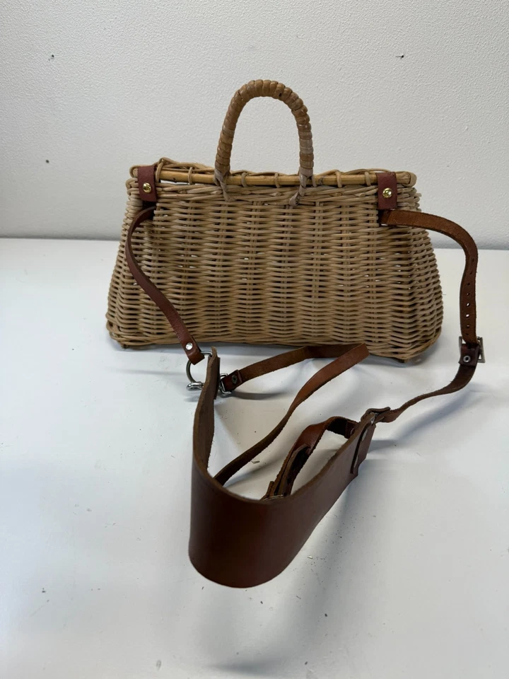 Cesta creel de pesca con mosca de mimbre vintage con correa de cuero productos ideales cuero de vaca Foto 4 de 4