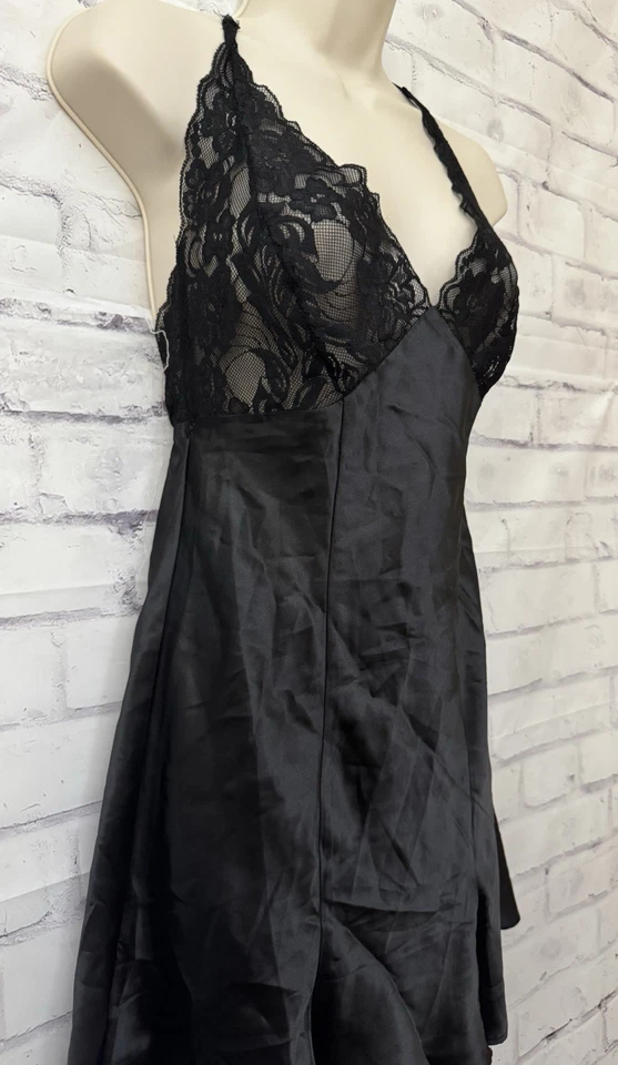 Vestido Neglige Frederick’s Of Hollywood Pequeño Negro Encaje Copa Halter Abierto Negro Foto 2 de 4