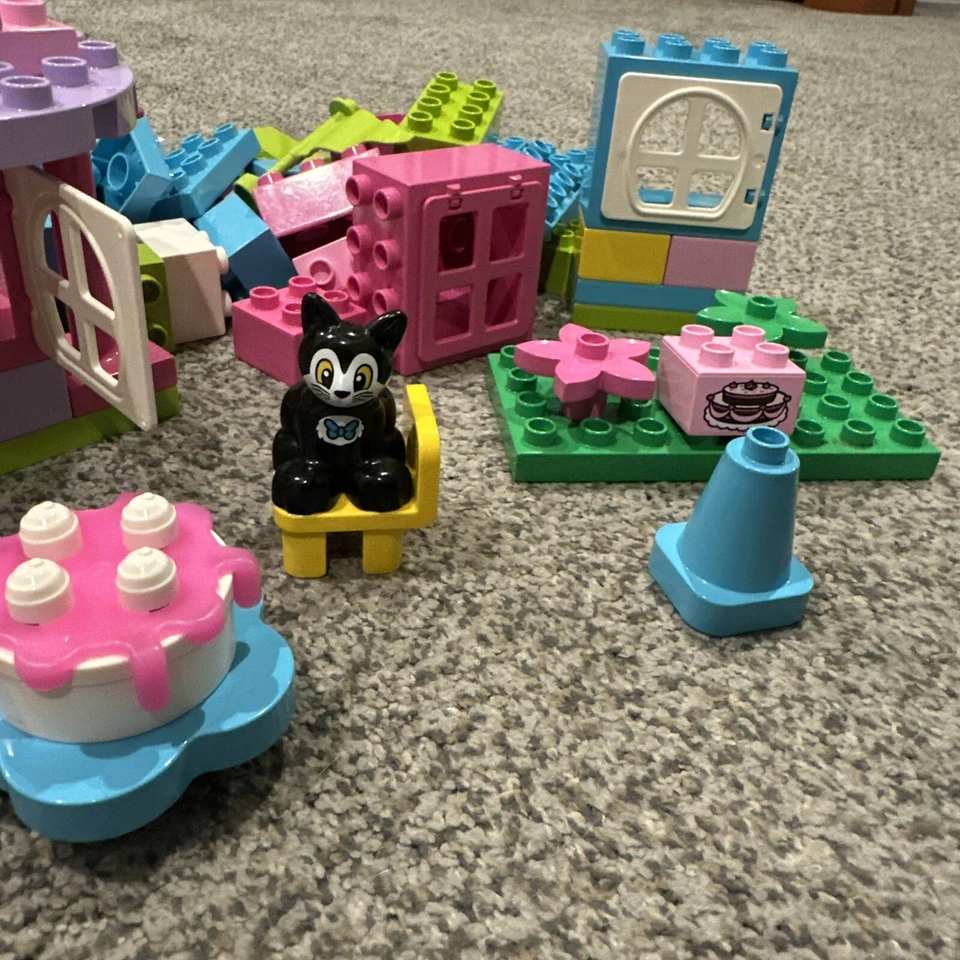Lego Duplo Minnie’s Birthday With Extra Bricks - Image 4 of 4