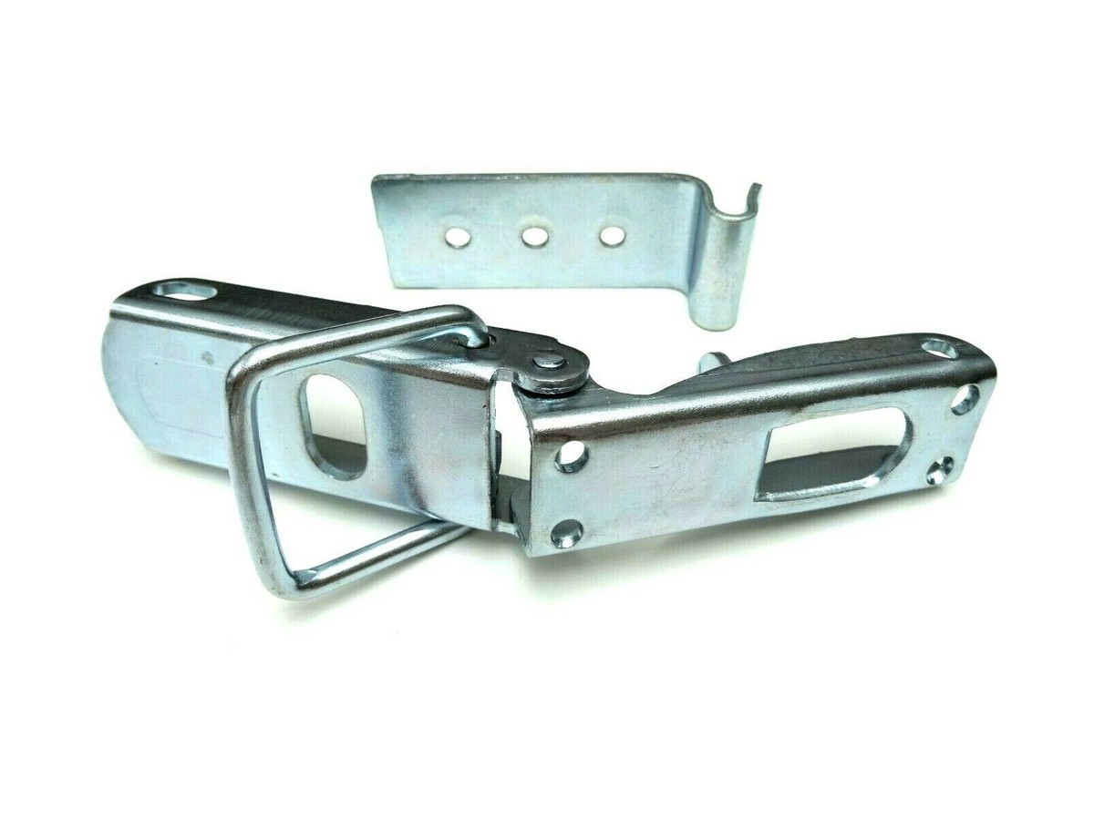 Chiusura Del Segnale Di Tornura Posteriore E Delle Spie Del Rimorchio Fotografia Stock - Foto 11