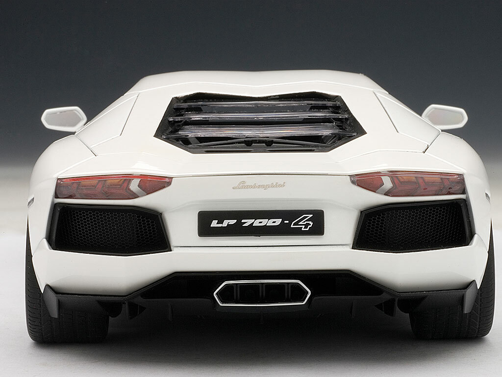 AUTOart Aventador LP700-4 ホワイト 1/18 1/18 AUTOart Lamborghini Aventador LP750-4 SV (Bianco
