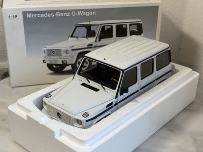 AutoArt Mercedes G Klasse G 500 W463 Weiß OVP 1:18 TOP