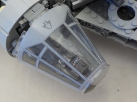 Lego Star Wars Millennium Falcon 75105  with 5 mini figures and manual