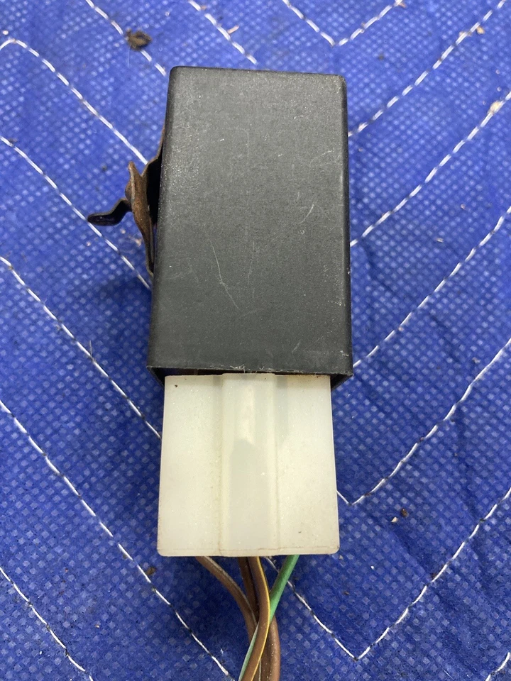 1984-1991 BMW 318i 325i E30 Seat Belt Warning Relay Unit 1372719 OEM #2685M - Image 3 of 4