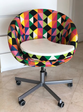 IKEA Stylischer Drehstuhl mit Laptop-Kissen – Praktisch und Komfortabe