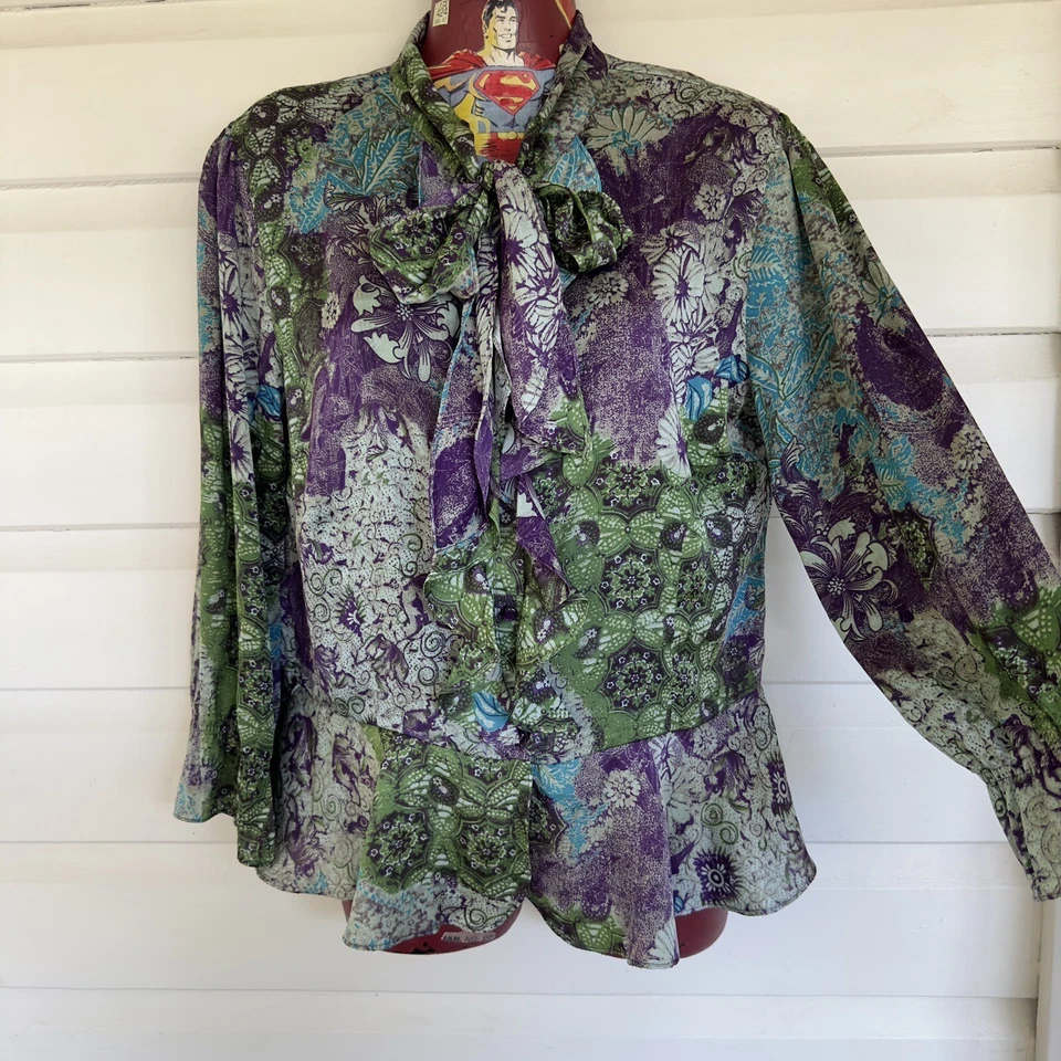 Blusa para mujer Violet & Claire New York talla L con lazo cuello abotonado Foto 3 de 4