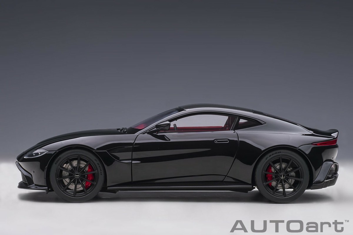 70275 AUTOart 1:18 Aston Martin Vantage 2019 Black / Carbon Black