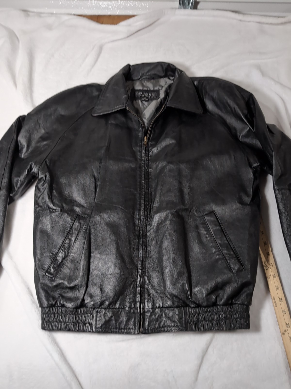 COUGAR Leather Bomber JACKET Mens Size M Black i zippered Good Condition 