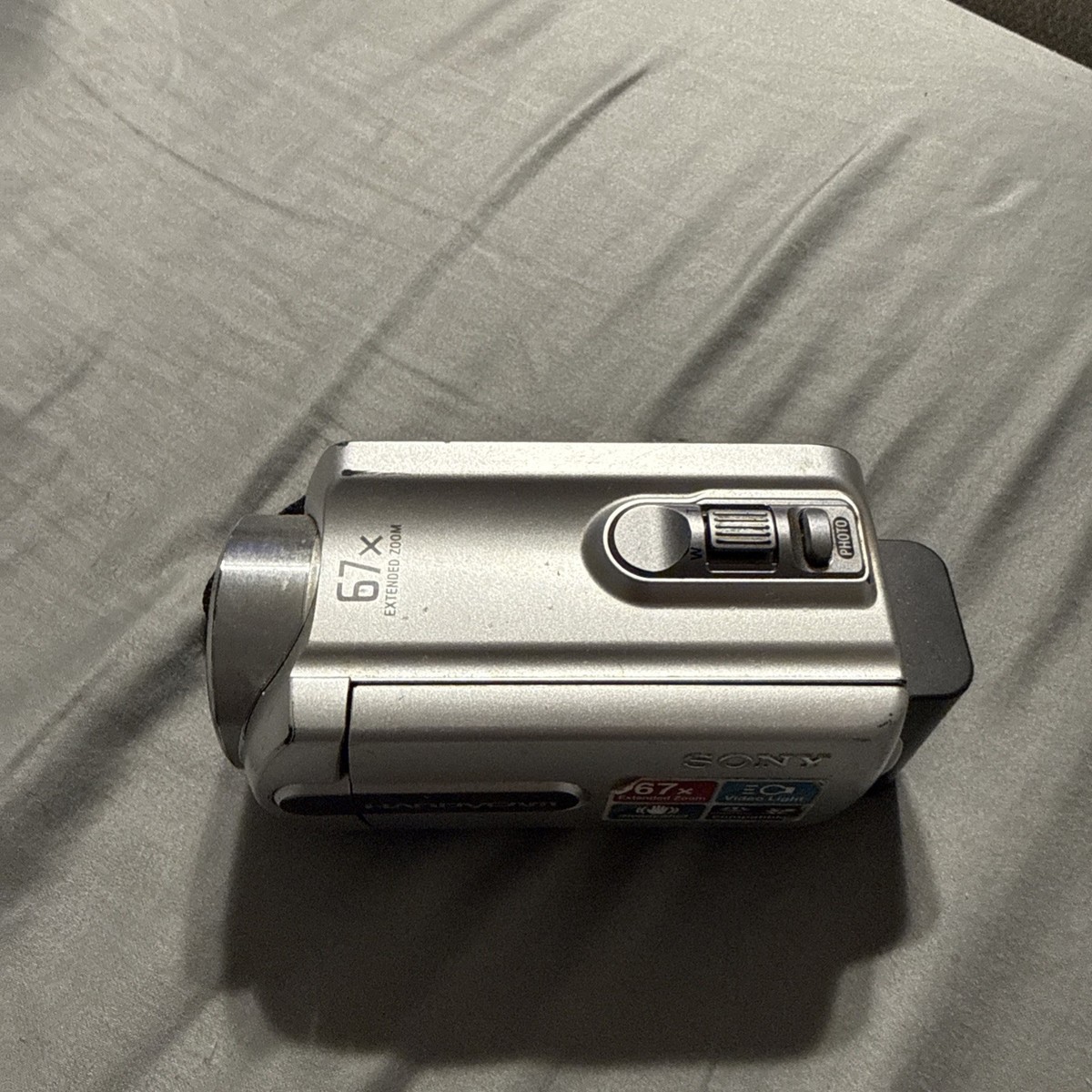 Sony DCR-SR21 PAL Silver 67X Optical Zoom 80GB HDD Handycam