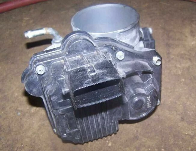 2004-2007 Saturn Vue Throttle Body Assembly 3.5L V6 6-Cyl Oem — 第 2/3 张图片