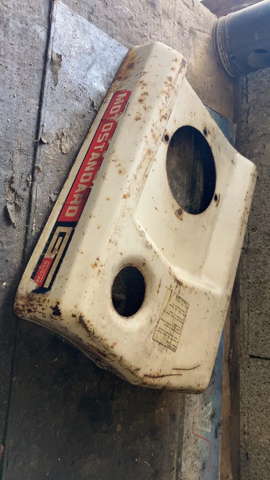 Capot moteur MOTOSTANDARD/GUTBROD - Photo 2/4