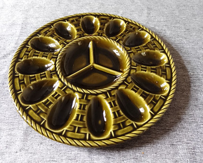 Eierplatte Servierteller  Keramik Grün mit Korbmuster Geflecht  12  Eier