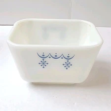 Vintage PYREX 1 1/2 Cup Rectangle Refrigerator Dish 501-B Blue Snowflake Garland