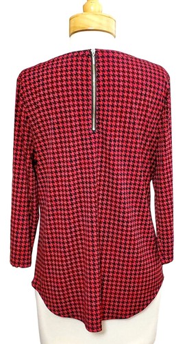 Chico’s Red/Black Houndstooth Zipper Back 3/4 Sleeve Blouse Wrinkle Resist 1(8) - Picture 5 of 6