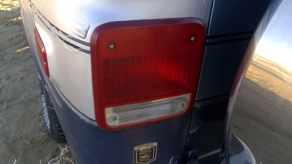 Luz trasera izquierda conductor camioneta Chevy G20 1985-1995 lámpara de freno trasera OEM Foto 2 de 4