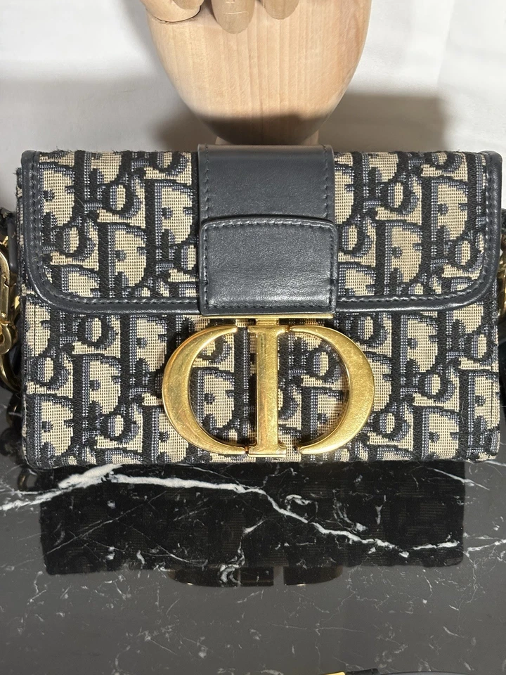 Authentic DIOR Navy Beige Oblique 30 Montaigne Box Crossbody Bag - Image 2 of 4