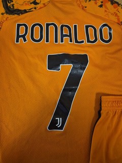 Juventus Ronaldo Lava Football Shirt and shorts 9 10 Years