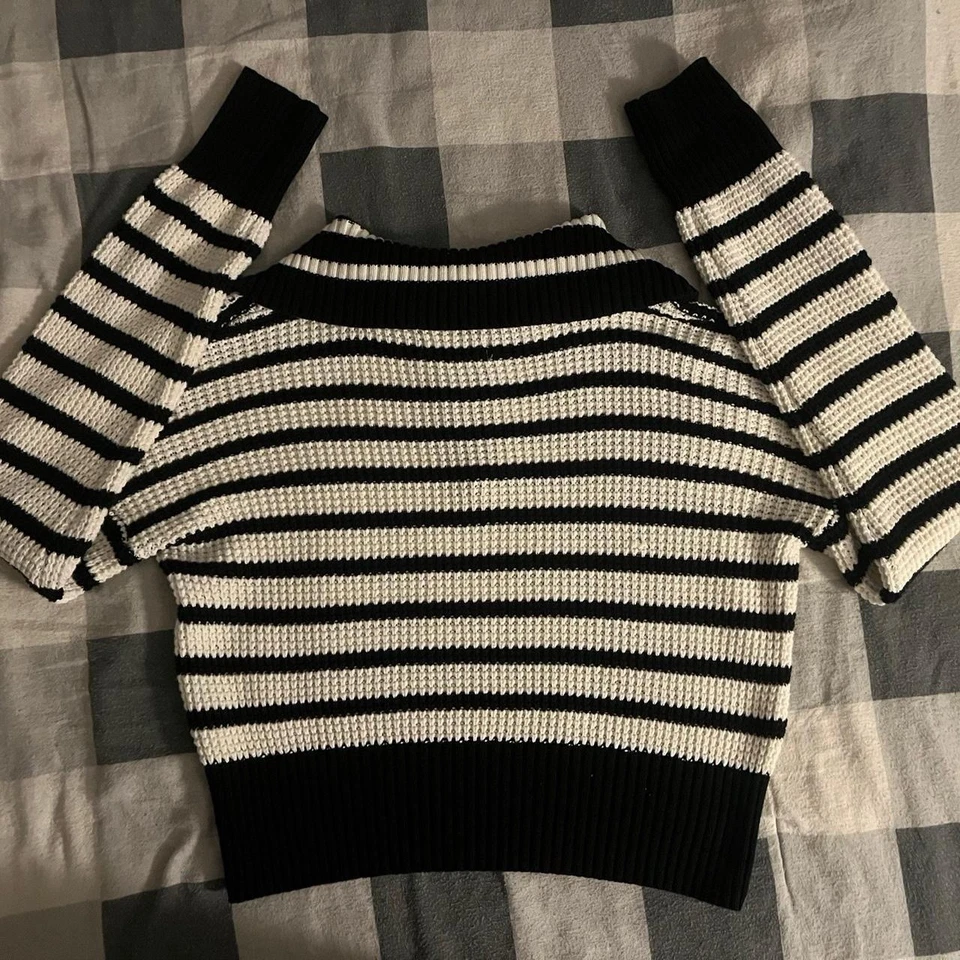 SUÉTER MUJER BLANCO Y NEGRO A RAYAS, PUNTO CUARTO CREMALLERA MANGA LARGA Foto 2 de 4