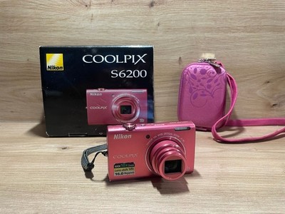 NIKON COOLPIX S6200 16 MP Digitalkamera PINK OHNE AKKU ~KRATZER + STAUB in Linse