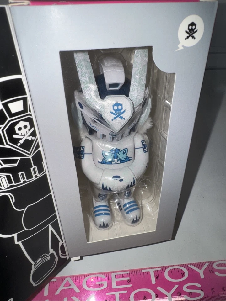 Kidrobot Artist Series 02 Quiccs X Add Fuel TEQ63 Blizzard Edition 6" Figure - Image 2 of 4