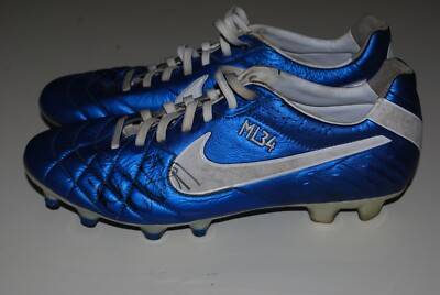 white nike tiempo football boots