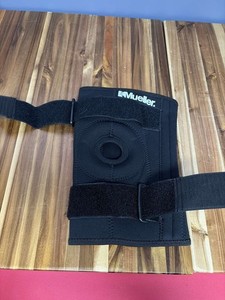 Mueller Black Open Patella Knee Support Brace Adjustable Neoprene