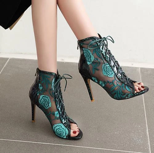 Sandálias femininas de couro sintético emenda de malha com cadarço salto alto biqueira aberta tornozelo botas - Imagem 4 de 4