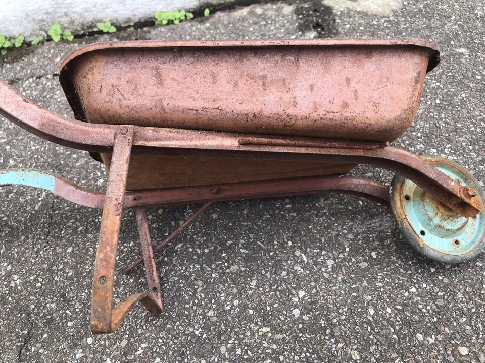 Brouette en Tôle métal JOUET ANCIEN engin de chantier VINTAGE construction TIN - Photo 3/4
