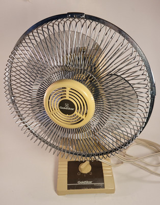 GoldStar Vintage 9  Electric Tabletop Oscillating 2-Speed Desk Fan FD-2320