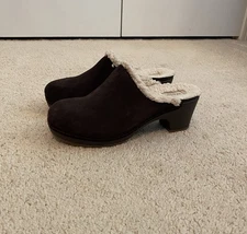 CROCS Sarah Leather Clogs Shearling Lined Mules Brown Shoes Womens Size 8