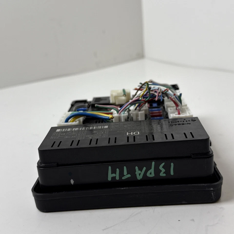 Nissan Pathfinder 2013 unidad de control IPDM caja de relé de fusibles 284B73JA1B fabricante original Foto 4 de 4