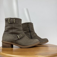 Womens Dansko Delphine Taupe Leather Waterproof Buckle Ankle Booties Size 40 GUC