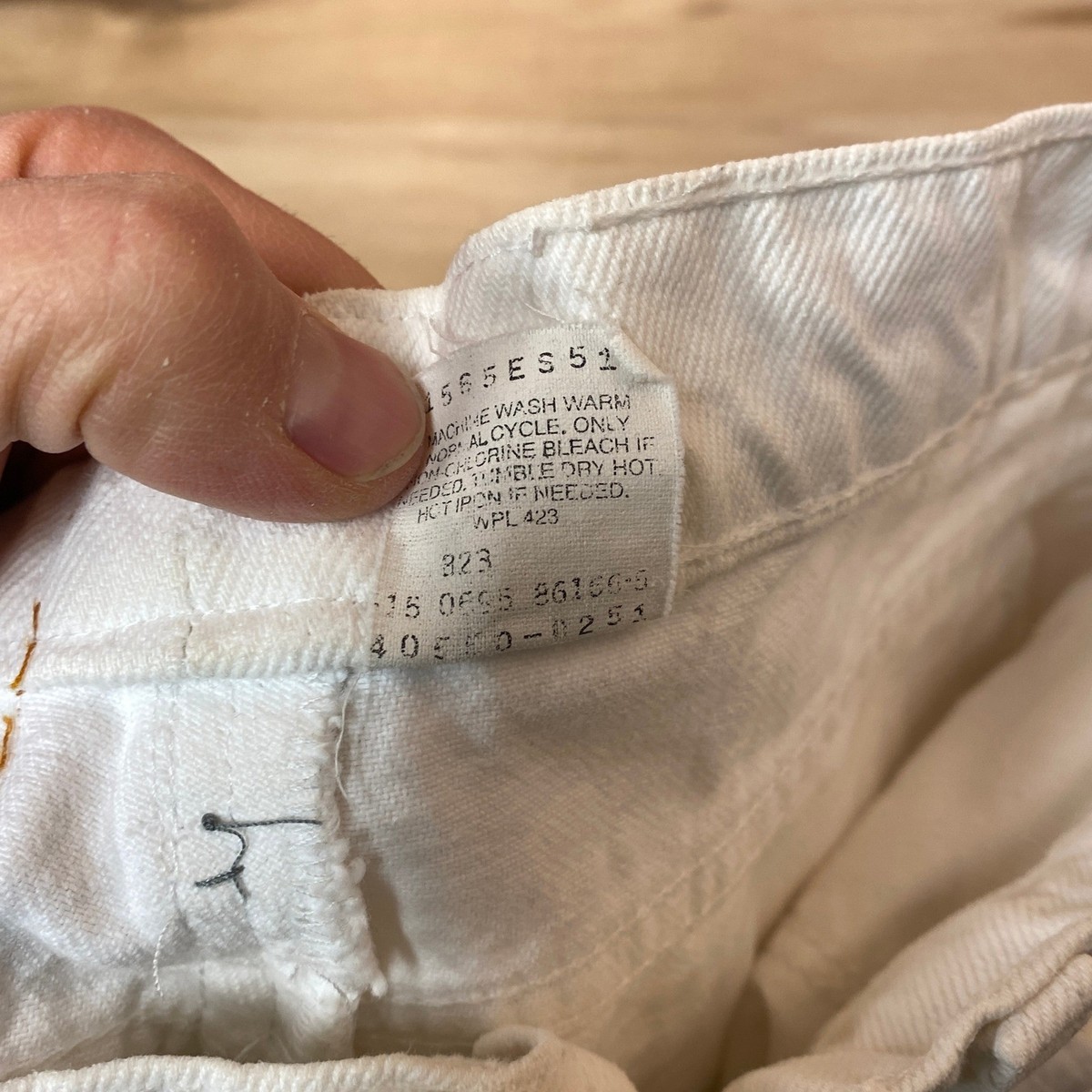 Vintage Levis 550 White Relaxed Fit Tapered Leg Orange Tab Jeans