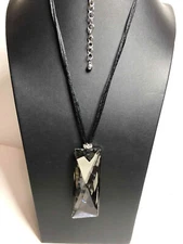 5581 Chico's silver tone Large faceted glass pendant Necklace 30-35"