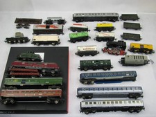 686| Konvolut H0 Loks Wagen ua Güterwagen / Personenwagen Fleischmann ua Firmen