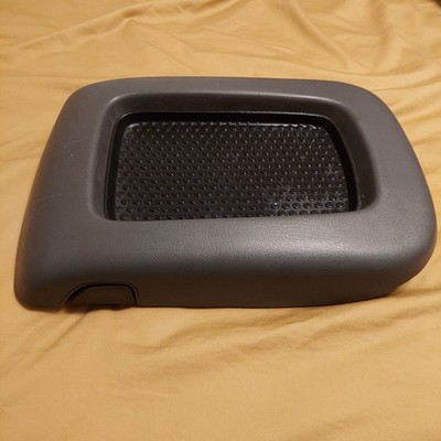 OEM Gray Center Console Armrest Lid For 03-06 Chevy Silverado & GMC Sierra – Front, Used