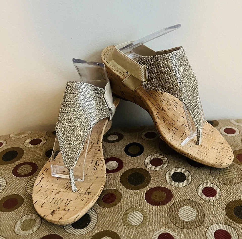 White Mountain Size 7 1/2M Light Gold Glitter ALL GOOD Cork Wedge Thong Sandal - Image 2 of 4