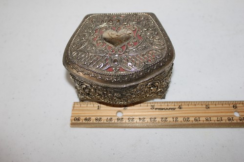 SILVER TONE HINGED HEART SHAPED JEWELRY TRINKET BOX RED VELVET LINED - Picture 11 of 12