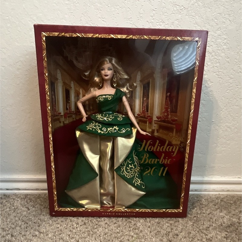 Mattel Holiday Barbie 2011 Collector Edition Blonde Curly Hair 12in MPN T7914