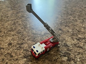 1:64 Scaled Fire Truck With Moving Ladder, Perfect Gift For Anyone