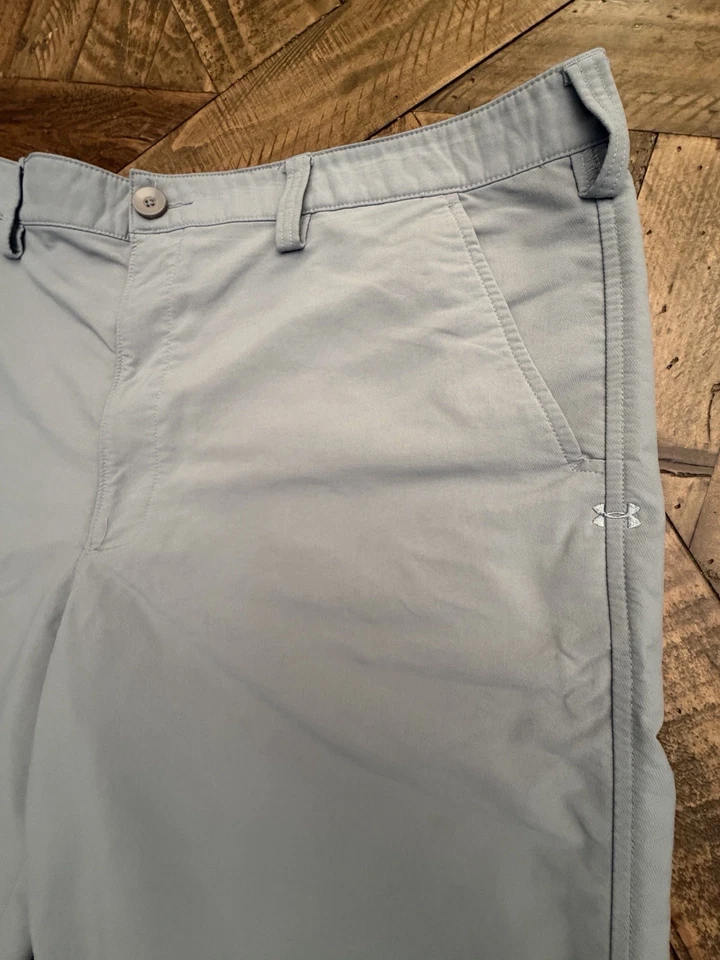 Pantalones cortos de golf Under Armour sueltos Heat Gear para hombre gris claro elásticos talla 40 Foto 3 de 4