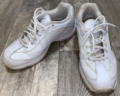 WOMENS NEW BALANCE  7 1/2 D WIDE WHITE SNEAKERS WC840W
