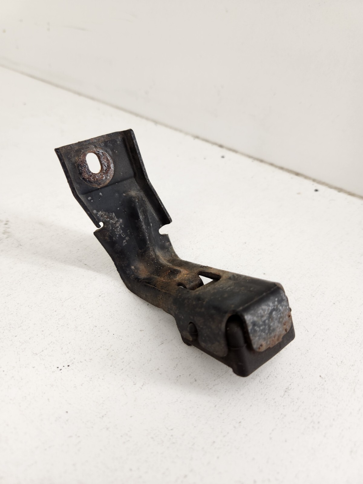 A/C Condenser Upper Bracket for 1999-2007 Ford F250 F350 Excursion