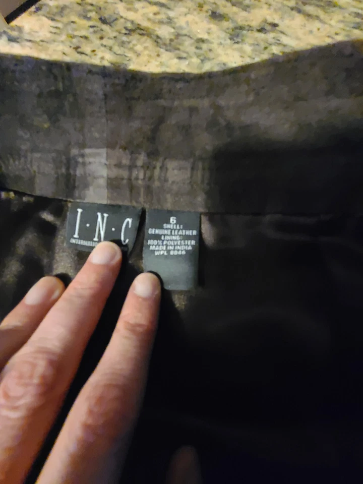 Falda De Colección INC NUEVA CON ETIQUETAS International Concepts Gamuza Marrón Talla 6 Cremallera Frontal Precio de venta sugerido por el fabricante $99 Foto 2 de 4